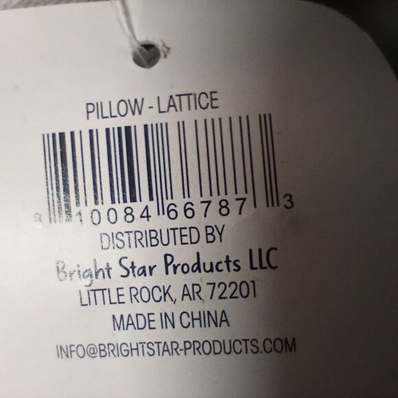 Set of 2 Yellow and White Lattice Throw Pillows Size 12X12 NWT - Picture 4 of 5